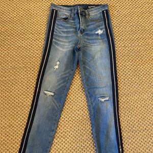 Blank NYC THE BOND Side Zipper Stripe Distressed Skinny Jeans
